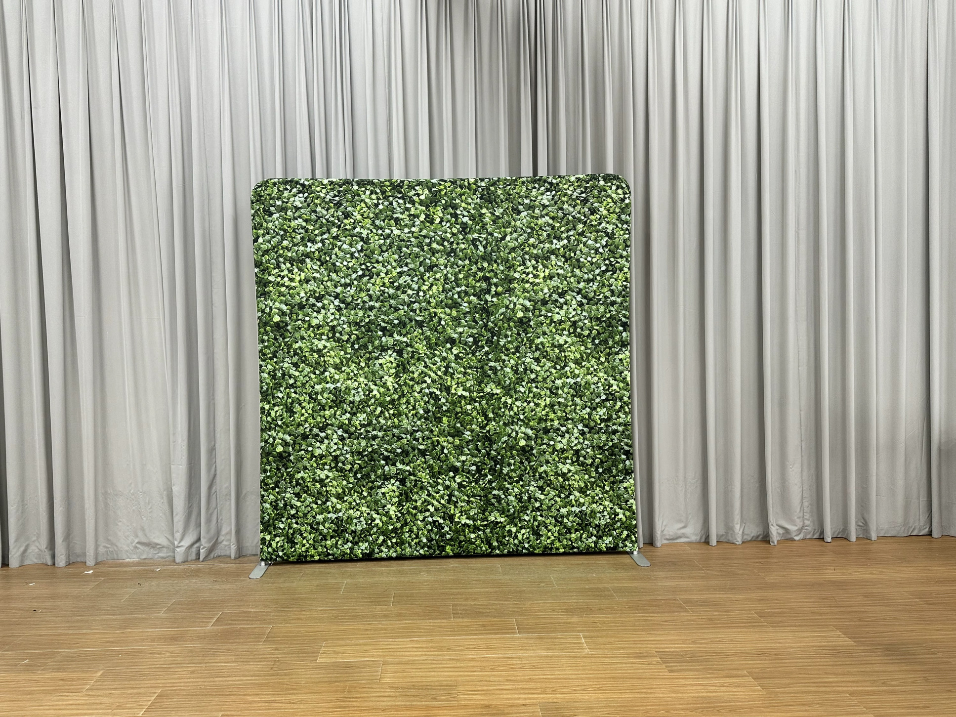 Evergreen Boxwood photo booth backdrop
